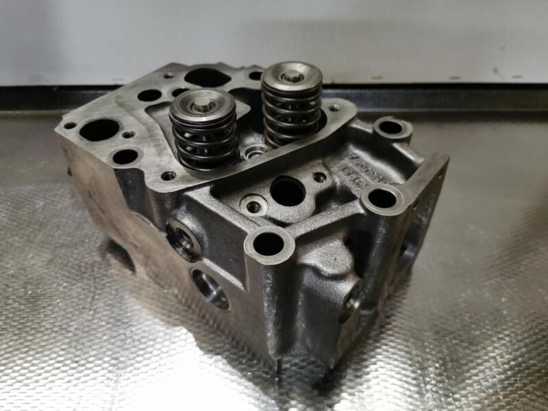 Liebherr Cylinderhead - Cylinder block: picture 1 Liebherr Cylinderhead - Cylinder block: picture 1