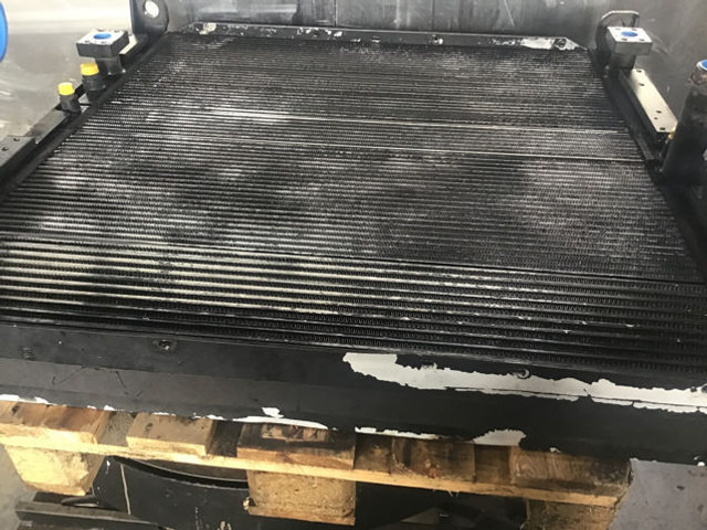 Liebherr Fuel Cooler - Oil cooler: picture 1 Liebherr Fuel Cooler - Oil cooler: picture 1