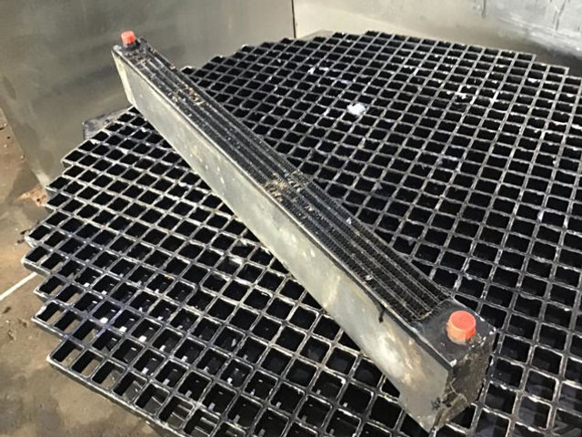 Liebherr Fuel Cooler - Oil cooler: picture 3 Liebherr Fuel Cooler - Oil cooler: picture 3