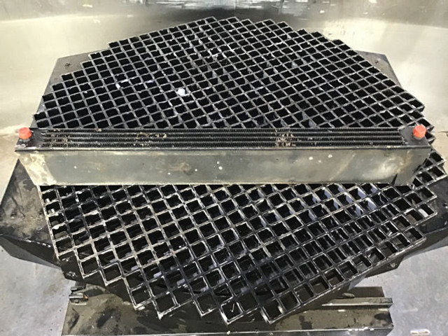 Liebherr Fuel Cooler - Oil cooler: picture 4 Liebherr Fuel Cooler - Oil cooler: picture 4