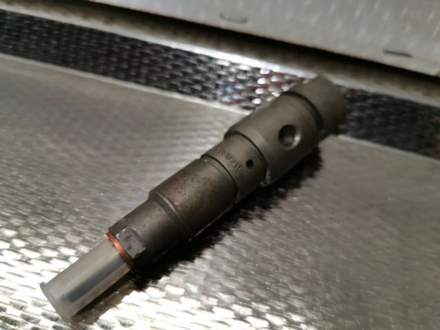 Liebherr Injector Nozzle - Fuel filter: picture 1 Liebherr Injector Nozzle - Fuel filter: picture 1