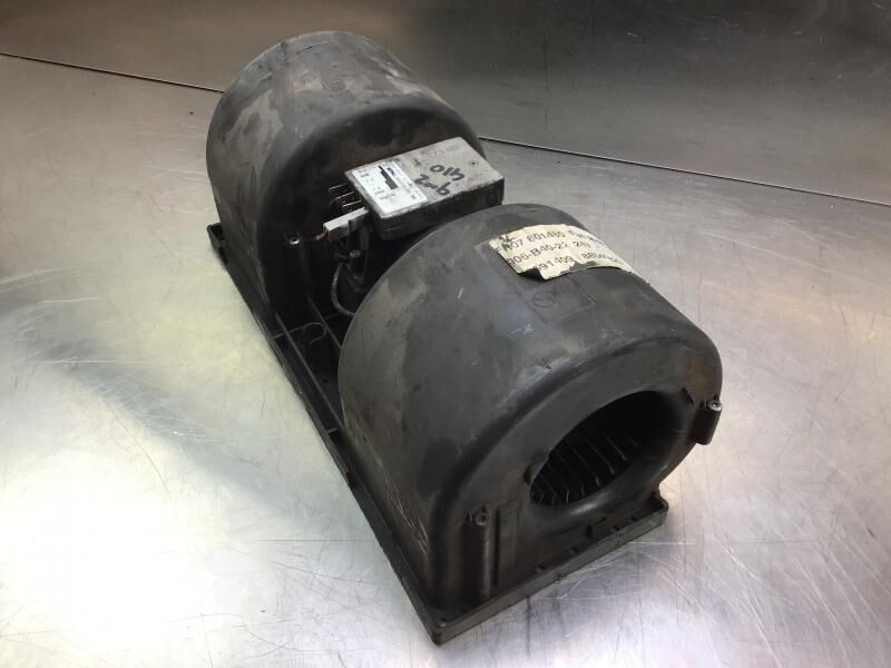 Liebherr L524 / L538 / L554 / L541 / L531 - Blower motor: picture 2 Liebherr L524 / L538 / L554 / L541 / L531 - Blower motor: picture 2