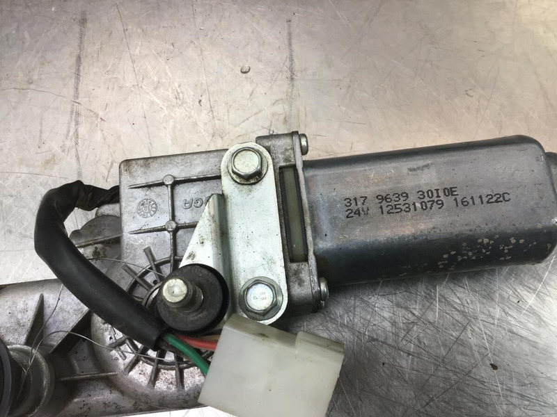 Liebherr L550 - Wiper: picture 1 Liebherr L550 - Wiper: picture 1