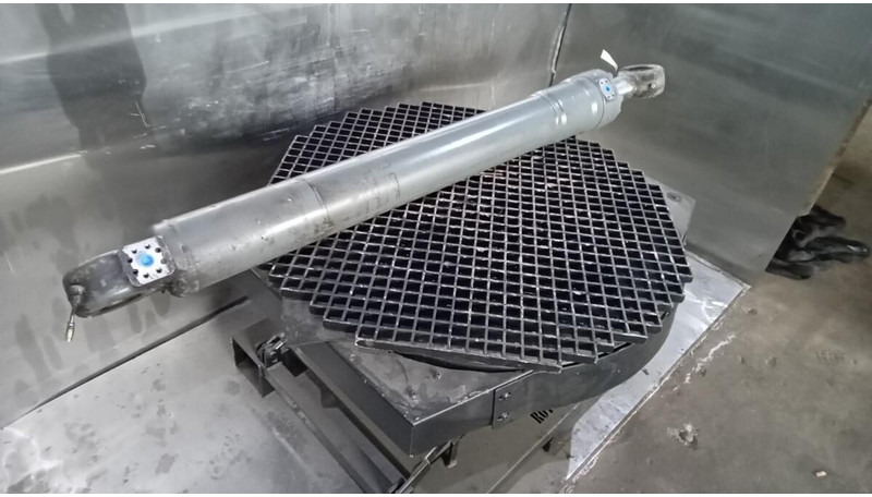 Liebherr - Hydraulic cylinder: picture 1 Liebherr - Hydraulic cylinder: picture 1