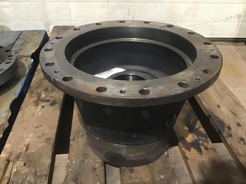 Liebherr Output Shaft Housing - Hub: picture 1 Liebherr Output Shaft Housing - Hub: picture 1