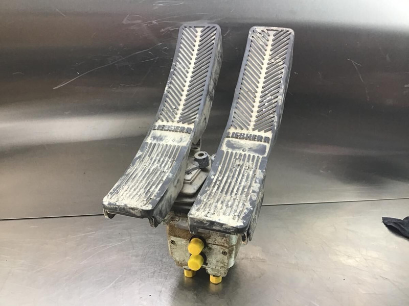 Liebherr Pilot Control Unit - Pedal: picture 1 Liebherr Pilot Control Unit - Pedal: picture 1