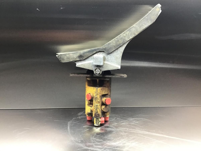 Liebherr Pilot Control Unit - Pedal: picture 2 Liebherr Pilot Control Unit - Pedal: picture 2