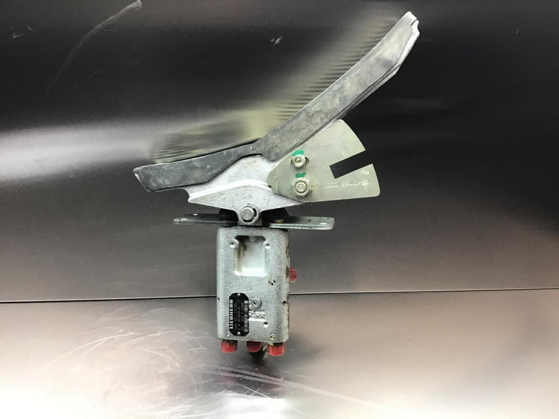 Liebherr Pilot Control Unit - Pedal: picture 1 Liebherr Pilot Control Unit - Pedal: picture 1