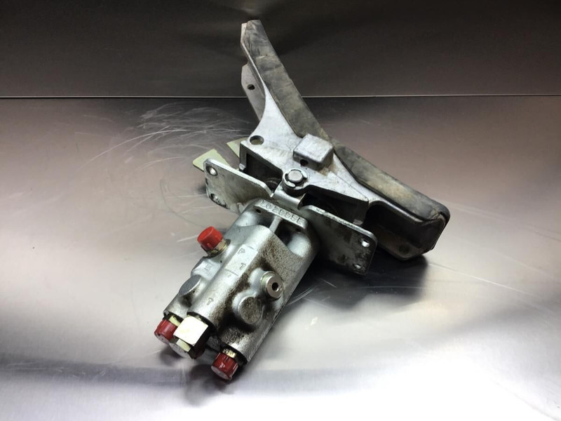 Liebherr Pilot Control Unit - Pedal: picture 2 Liebherr Pilot Control Unit - Pedal: picture 2