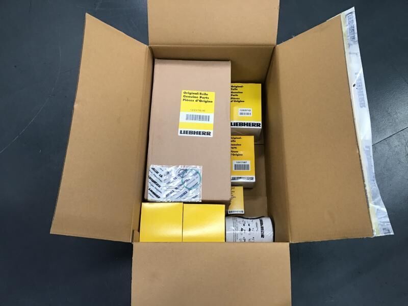 Liebherr R906/R906 ADVANCED/R906 C/R906 LC - Fuel filter: picture 2 Liebherr R906/R906 ADVANCED/R906 C/R906 LC - Fuel filter: picture 2