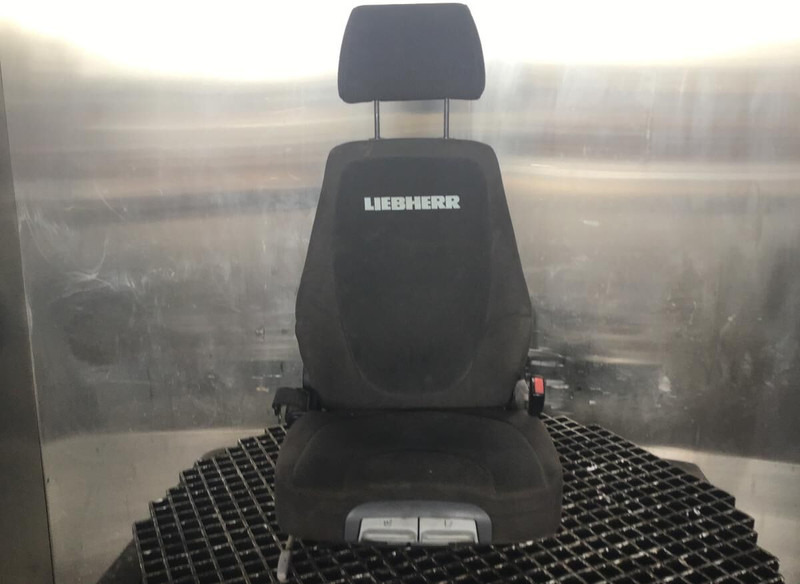 Liebherr R946 LC / R946 NLC - Seat: picture 3 Liebherr R946 LC / R946 NLC - Seat: picture 3