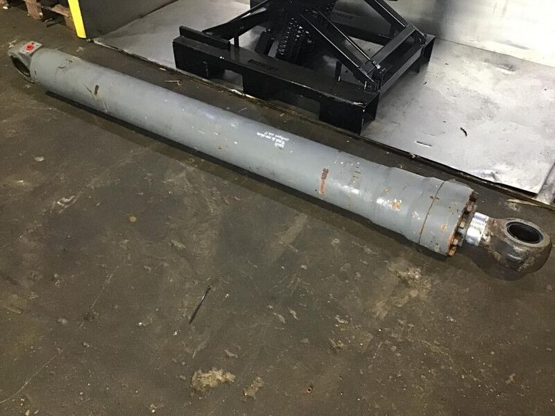 Liebherr R946 LC / R950LC / R946 - Hydraulic cylinder: picture 1 Liebherr R946 LC / R950LC / R946 - Hydraulic cylinder: picture 1