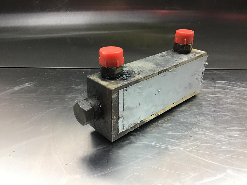 Liebherr Safety Valve - Engine and parts: picture 2 Liebherr Safety Valve - Engine and parts: picture 2