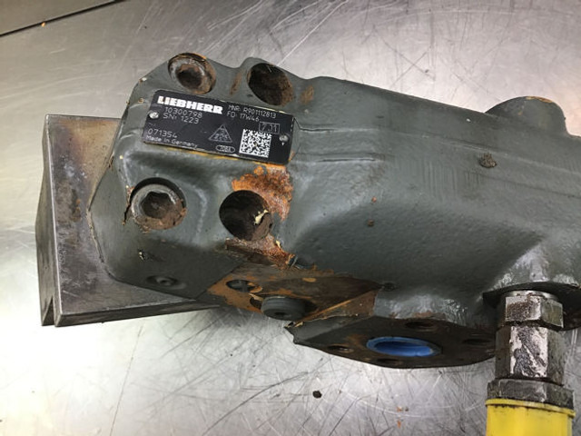 Liebherr Stick Bypass Valve - Hydraulics: picture 1 Liebherr Stick Bypass Valve - Hydraulics: picture 1