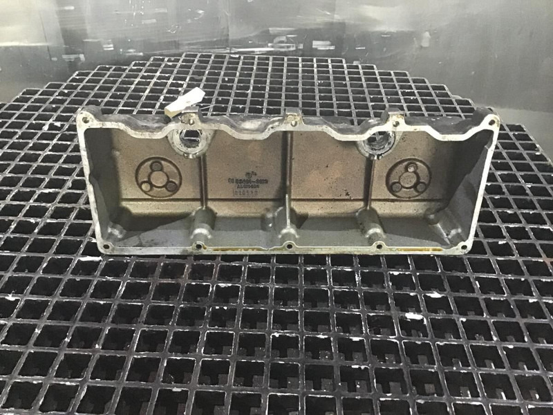 Liebherr cylinderhead cover - Engine and parts: picture 2 Liebherr cylinderhead cover - Engine and parts: picture 2