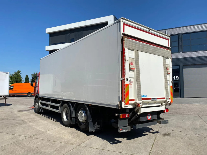 Renault D Wide 320 6x2/4 / Closed box / Dhollandia - Box truck: picture 4 Renault D Wide 320 6x2/4 / Closed box / Dhollandia - Box truck: picture 4