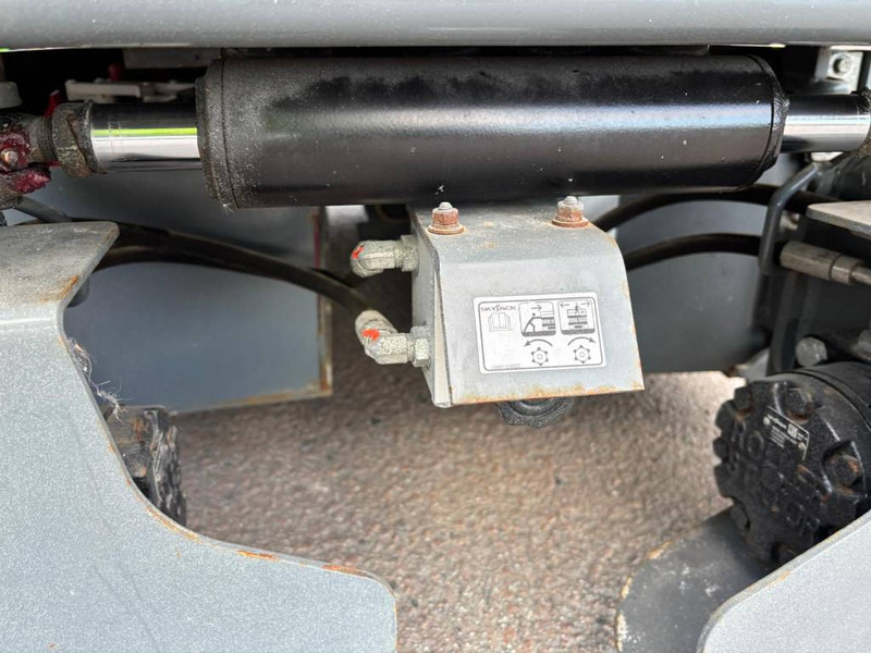 Scissor lift Skyjack SJ III 3219: picture 8