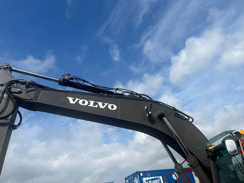 Crawler excavator Volvo ECR 235 EL: picture 10