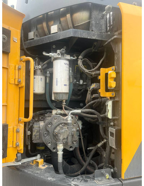 Crawler excavator Volvo ECR 235 EL: picture 17