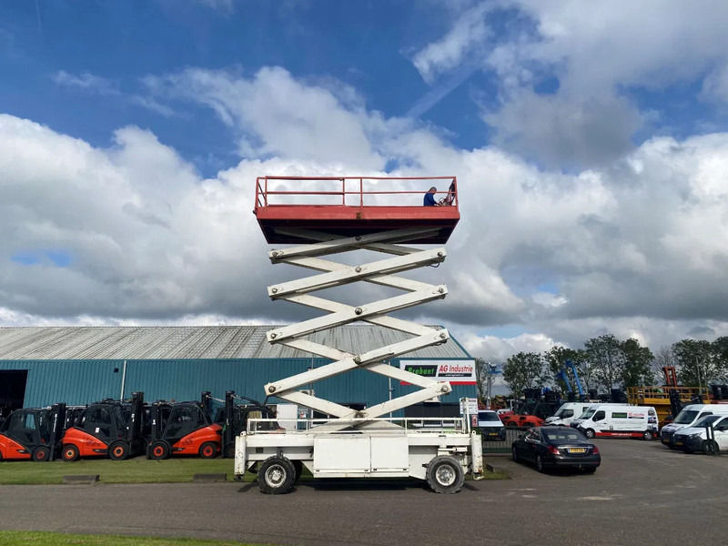 Holland lift COMBISTAR M-250DL27 4WD/P/N - Scissor lift: picture 1 Holland lift COMBISTAR M-250DL27 4WD/P/N - Scissor lift: picture 1