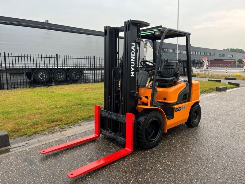 Hyundai 30D-7E - Diesel forklift: picture 4 Hyundai 30D-7E - Diesel forklift: picture 4