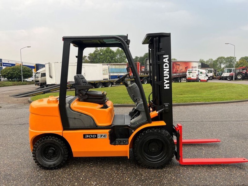 Hyundai 30D-7E - Diesel forklift: picture 1 Hyundai 30D-7E - Diesel forklift: picture 1