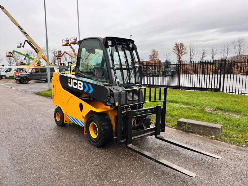 JCB TLT30-19E - Telescopic wheel loader: picture 3 JCB TLT30-19E - Telescopic wheel loader: picture 3