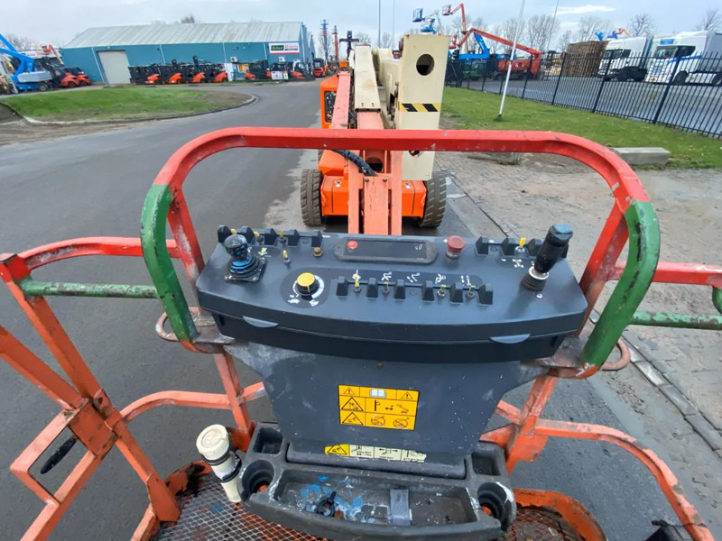 Articulated boom JLG E450AJ: picture 9