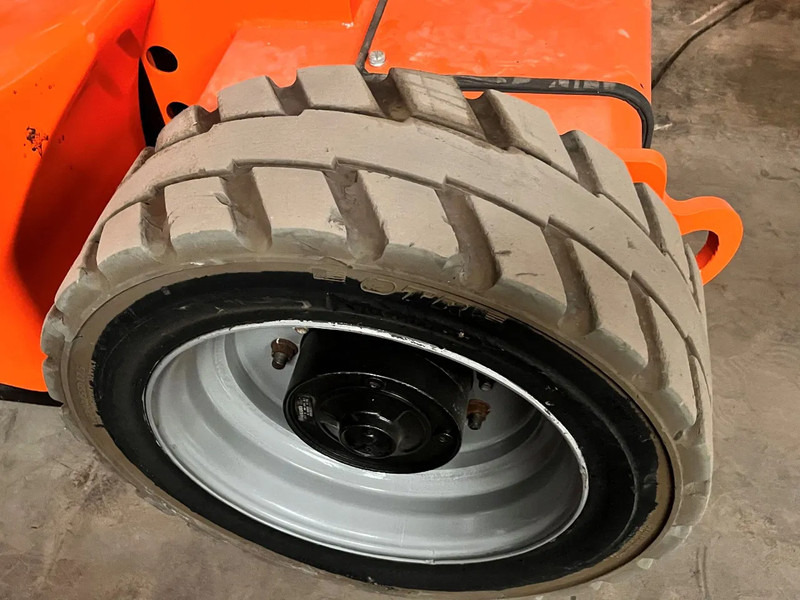 Articulated boom JLG E450AJ: picture 10