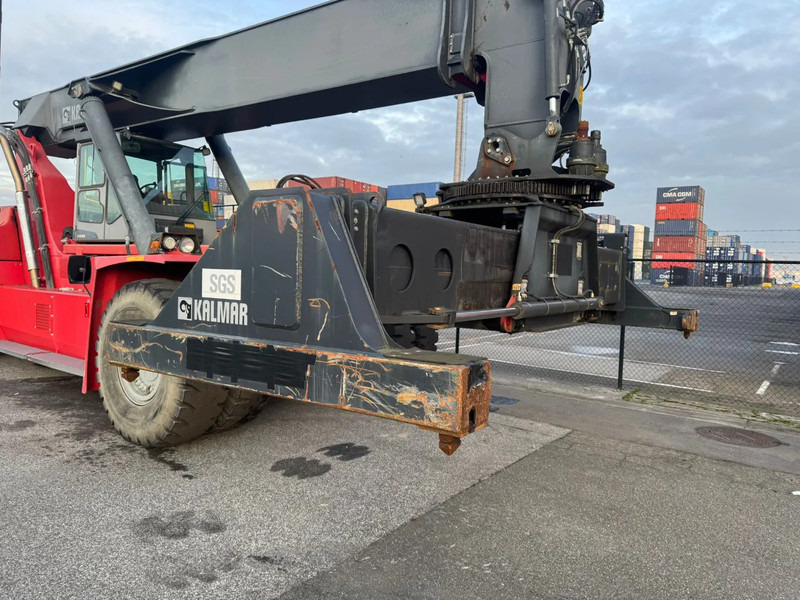Kalmar DRF450-65S5 - Reach stacker: picture 4 Kalmar DRF450-65S5 - Reach stacker: picture 4