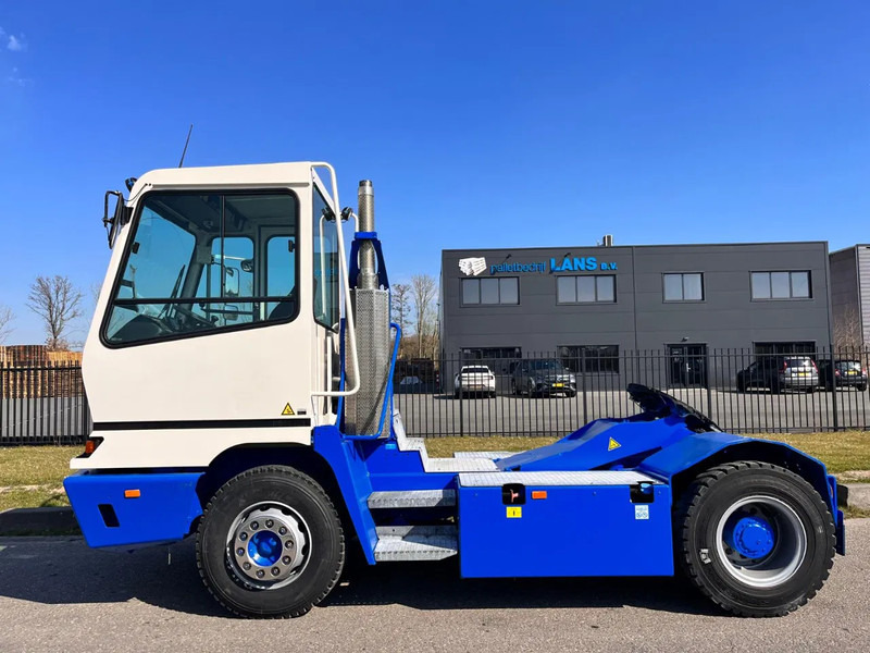 Terberg YT 222 - Terminal tractor: picture 2 Terberg YT 222 - Terminal tractor: picture 2