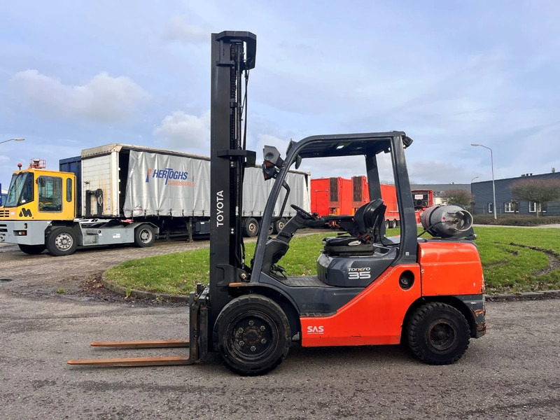 Toyota 02-8FGJ35 - LPG forklift: picture 3 Toyota 02-8FGJ35 - LPG forklift: picture 3
