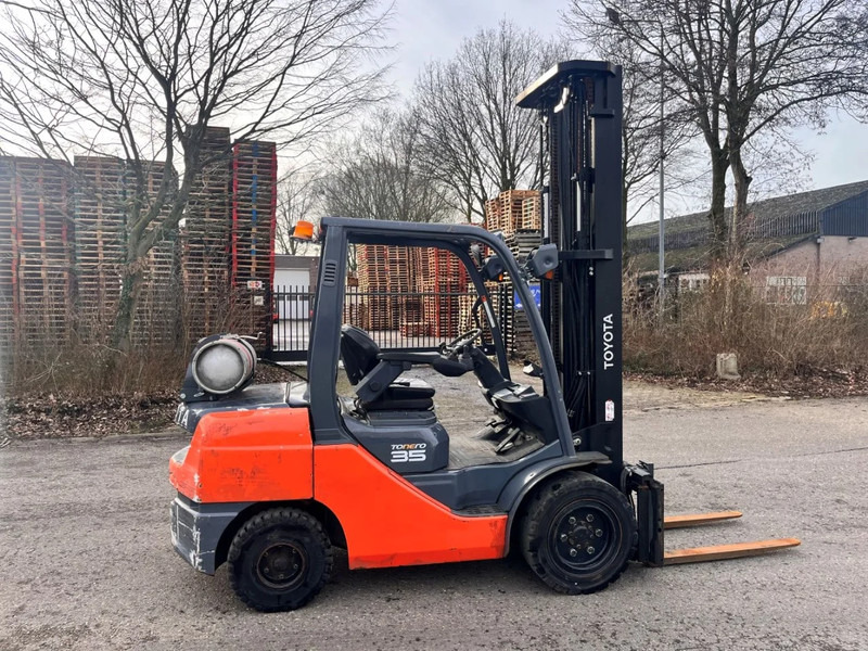 Toyota 02-8FGJ35 - LPG forklift: picture 2 Toyota 02-8FGJ35 - LPG forklift: picture 2