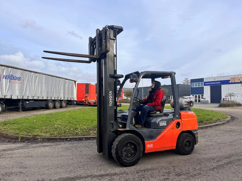 Toyota 02-8FGJ35 - LPG forklift: picture 5 Toyota 02-8FGJ35 - LPG forklift: picture 5