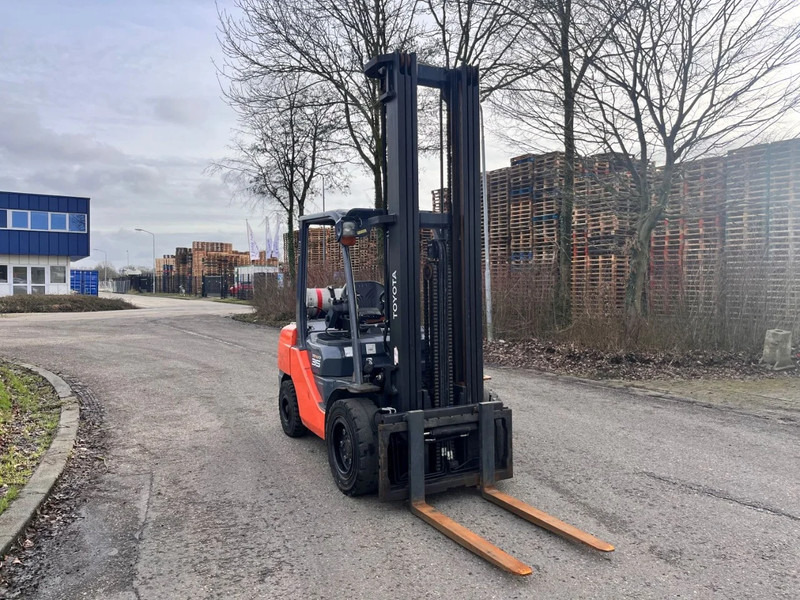 Toyota 02-8FGJ35 - LPG forklift: picture 4 Toyota 02-8FGJ35 - LPG forklift: picture 4