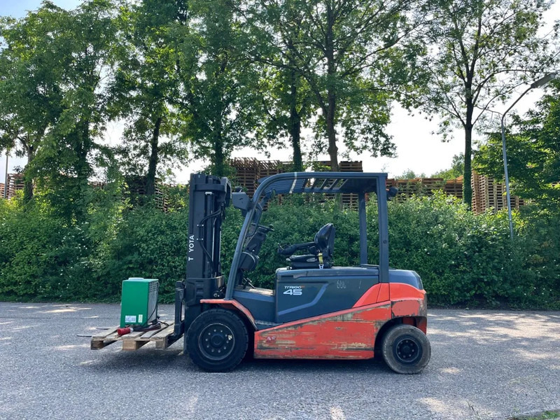 Toyota 8FBMT45 - Electric forklift: picture 4 Toyota 8FBMT45 - Electric forklift: picture 4