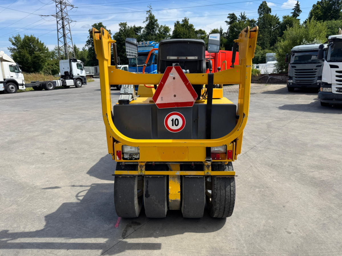 Road roller BOMAG BW135: picture 11