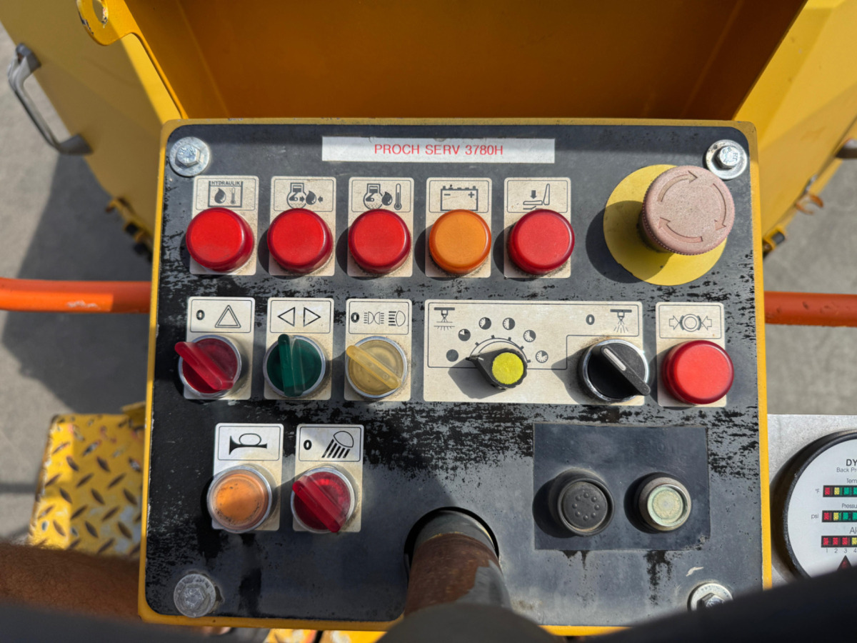 Road roller BOMAG BW135: picture 7