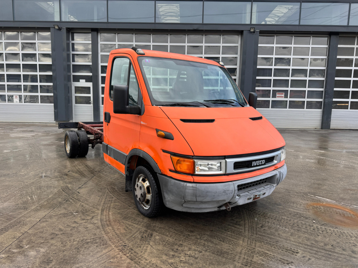 IVECO 35C12 4x2 - Cab chassis truck: picture 2 IVECO 35C12 4x2 - Cab chassis truck: picture 2