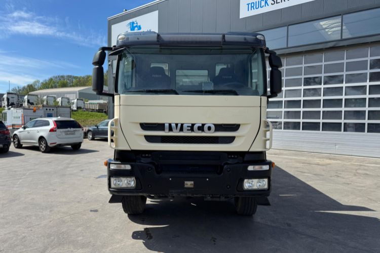 Iveco Trakker 450 8x4 - Tipper: picture 3 Iveco Trakker 450 8x4 - Tipper: picture 3
