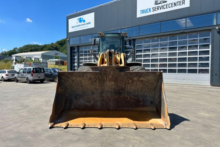 Liebherr 586 2plus2 - Wheel loader: picture 2 Liebherr 586 2plus2 - Wheel loader: picture 2