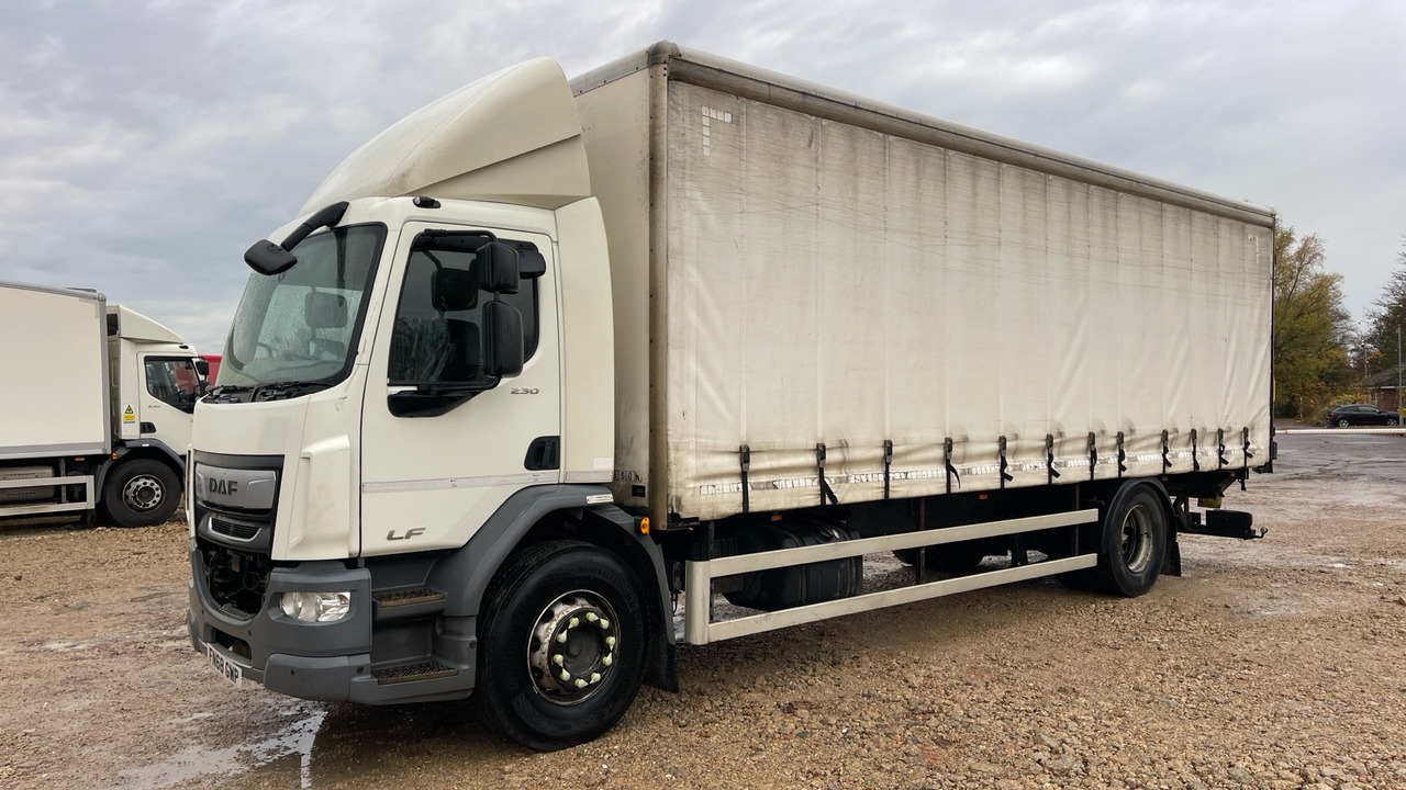 DAF LF 230 - Curtainsider truck: picture 2 DAF LF 230 - Curtainsider truck: picture 2