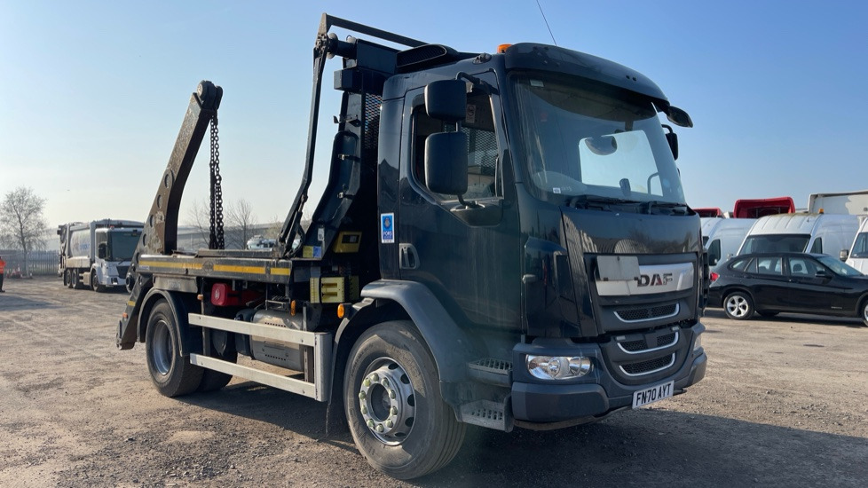 DAF LF 260 EURO 6 18 TONNE - Skip loader truck: picture 1 DAF LF 260 EURO 6 18 TONNE - Skip loader truck: picture 1