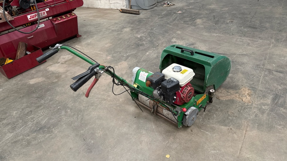 DENNIS FT20 PEDESTRIAN CYLINDER MOWER NO UNIT, GRASS BOX - Garden mower: picture 4 DENNIS FT20 PEDESTRIAN CYLINDER MOWER NO UNIT, GRASS BOX - Garden mower: picture 4