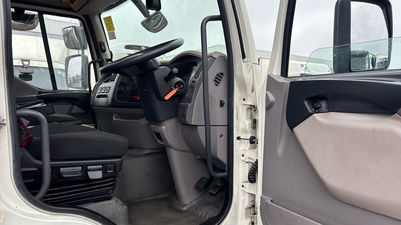 Daf LF 260 - Curtainsider truck: picture 5 Daf LF 260 - Curtainsider truck: picture 5