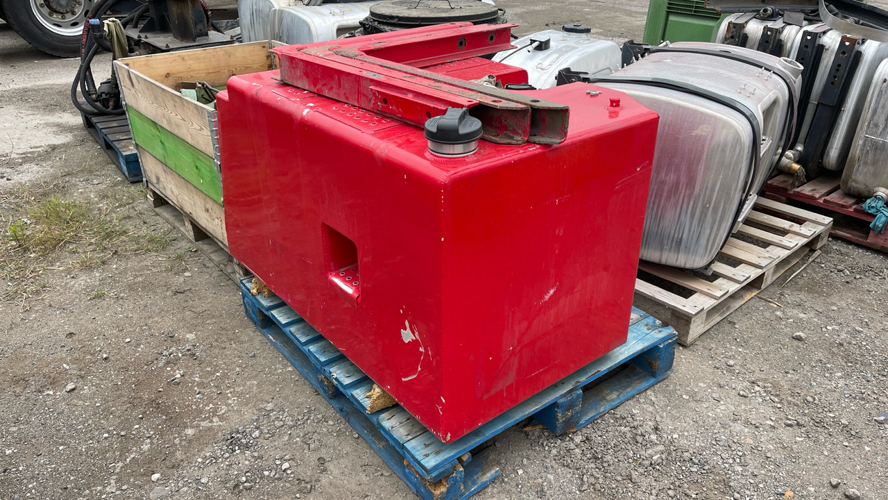 FUEL TANK - Construction equipment: picture 1 FUEL TANK - Construction equipment: picture 1