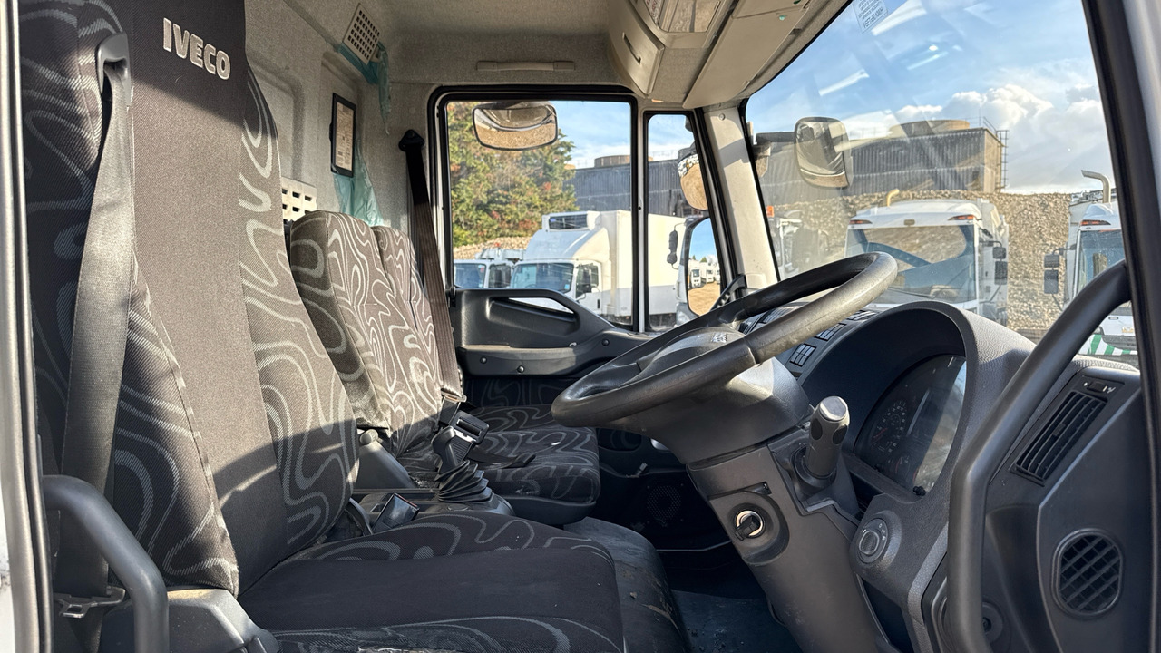 IVECO EUROCARGO 75E16 - Curtainsider truck: picture 5 IVECO EUROCARGO 75E16 - Curtainsider truck: picture 5