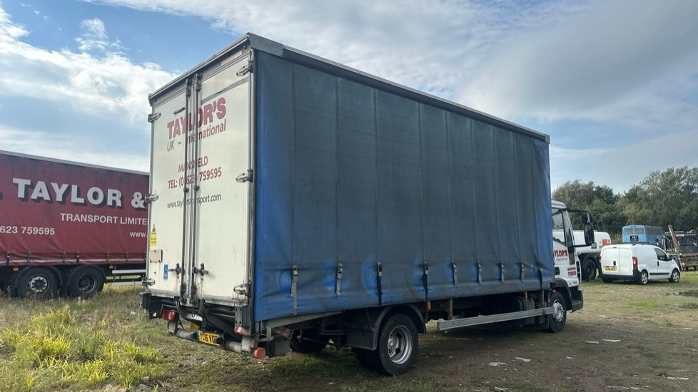 IVECO EUROCARGO 75E16 - Curtainsider truck: picture 4 IVECO EUROCARGO 75E16 - Curtainsider truck: picture 4