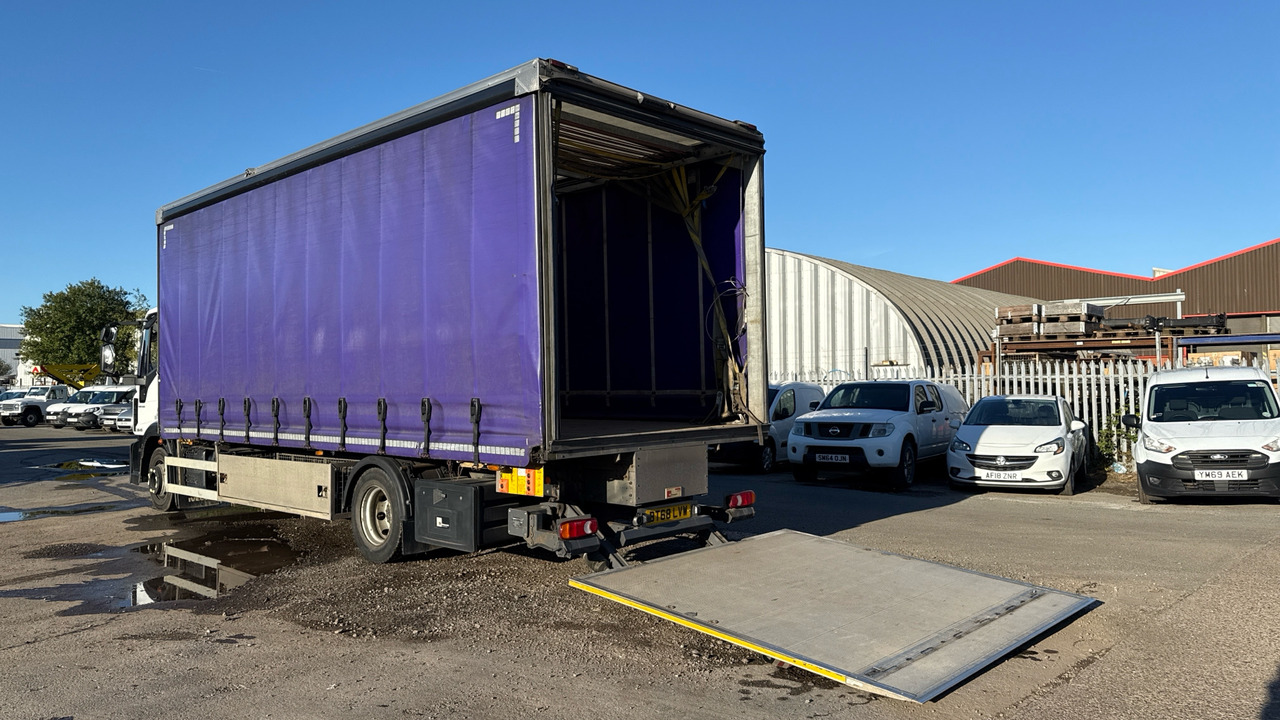 Iveco EUROCARGO 120-210 - Curtainsider truck: picture 3 Iveco EUROCARGO 120-210 - Curtainsider truck: picture 3