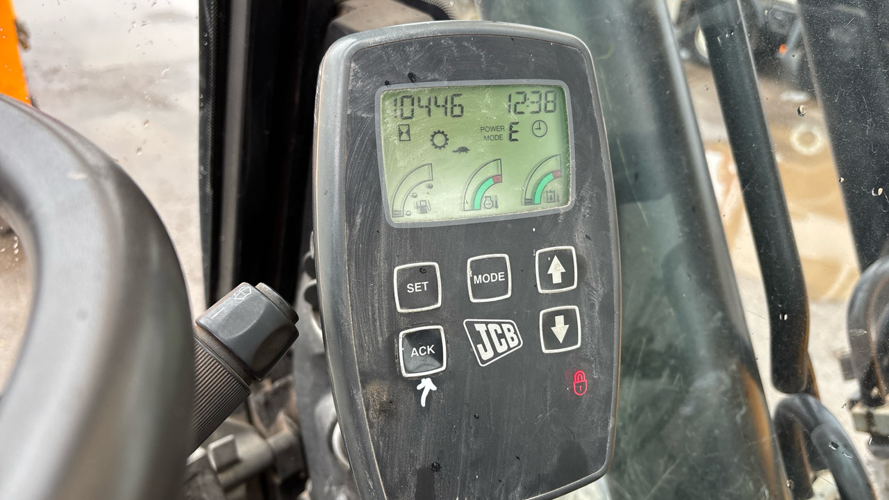 Wheel excavator JCB JS200W: picture 7